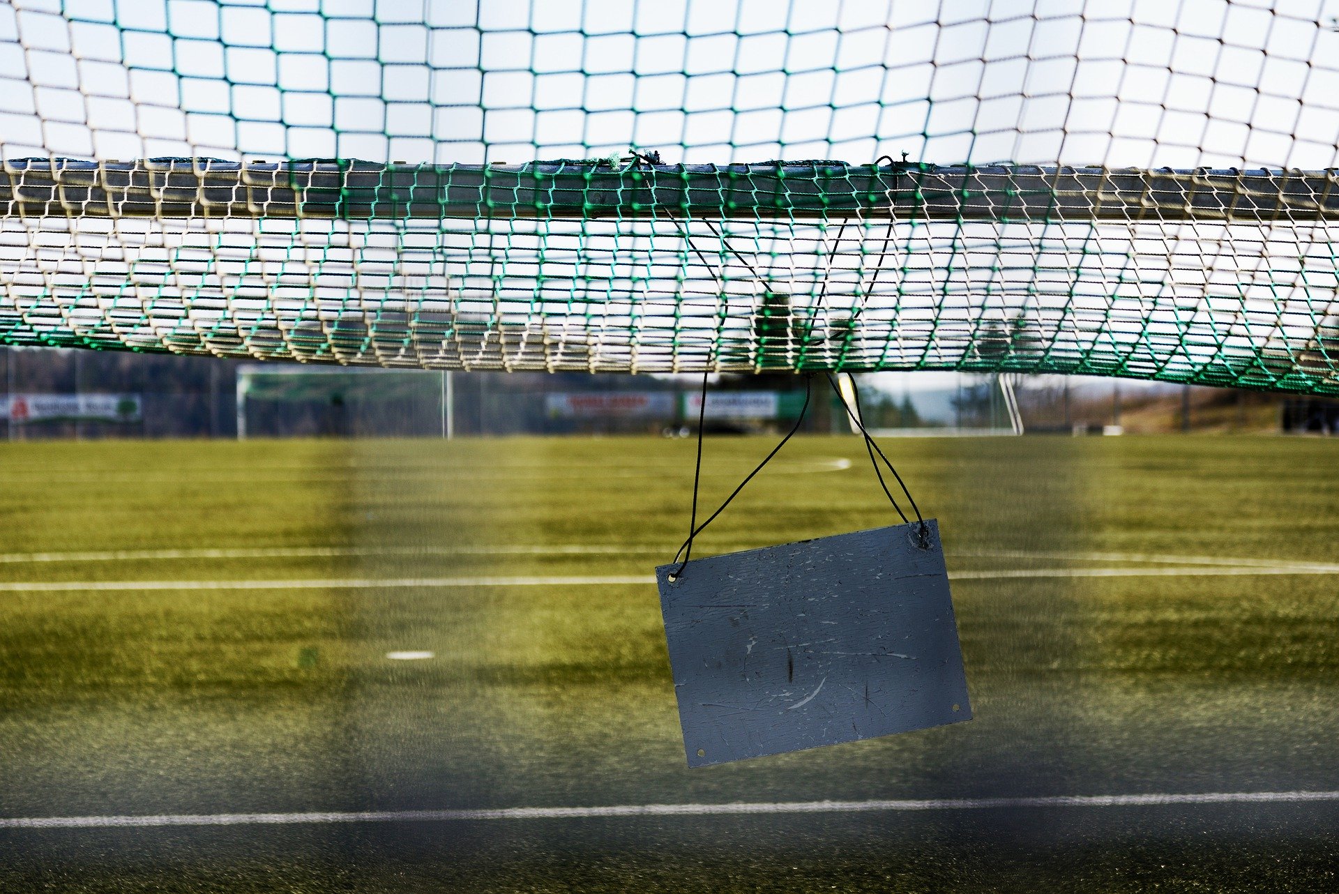 Fussballplatz-geschlossen-Corona