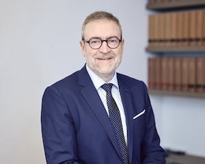 Dr. Matthias Breucker